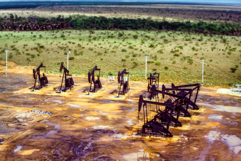 Sankce na vývoz venezuelské ropy se zmírní, oznámil Washington