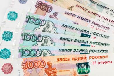 Ruská centrální banka snížila základní úrok o jeden procentní bod na 17 procent