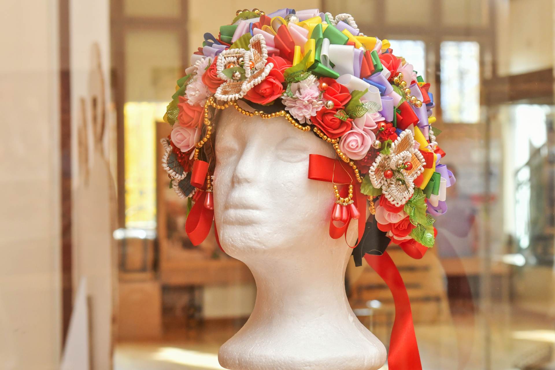 Klatovské muzeum ukazuje díla všech 18 Mistrů rukodělné výroby Plzeňského kraje