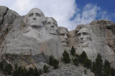 Republikáni navrhují vytesat Trumpa do skály či udělat z jeho narozenin svátek