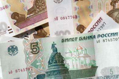 Ruský rubl a ruské akcie prudce posilují po Trumpově telefonátu s Putinem