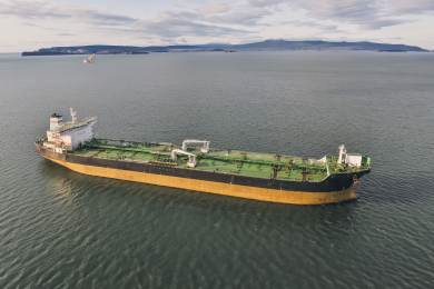 Bidenova vláda uvalila sankce na ruské ropné firmy i flotilu tankerů