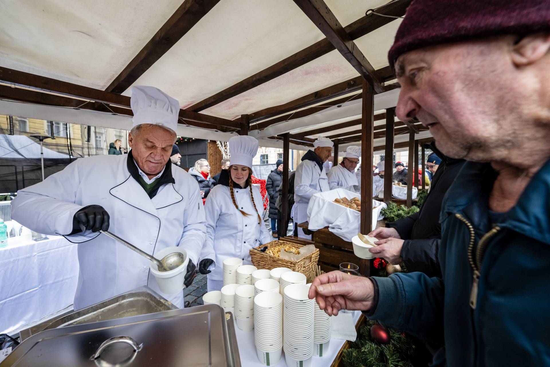  ČR správa zábava gastro charita Vánoce Praha 