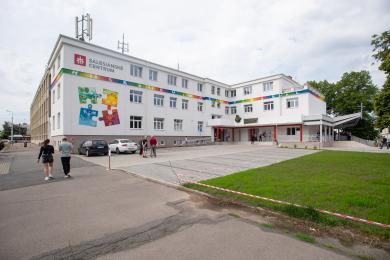 Pardubičtí salesiáni opravili funkcionalistickou stavbu, přidali na ni rébus