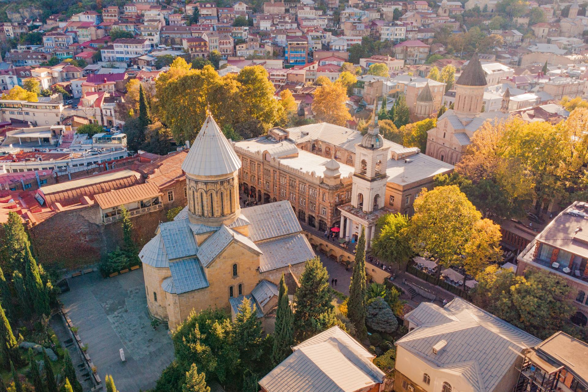 V Tbilisi pochovali patriarchu pravoslavné církve, na pohřeb přišly davy