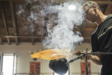 Sklářské svítání: Sklo je plně recyklovatelné, přesto stále končí na skládkách