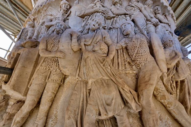 Reuters: Restaurátoři v srdci Říma čistí sloup Marka Aurelia pomocí laserů