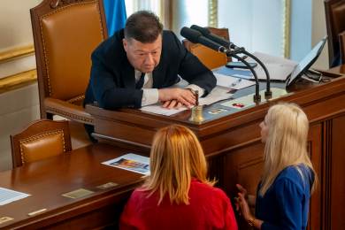 Sněmovna podpořila snížení úhrady nákladů České poště na nejvýše 1,5 mld. Kč