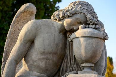 Na hřbitově v Teplicích odborníci restaurovali dvě historické hrobky Na hřbitově v Teplicích odborníci restaurovali dvě historické hrobky