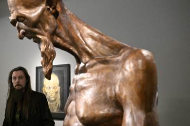 DOX uvede samostatnou výstavu sochaře Škubala s monumentálním Prometheem