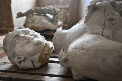 Poničené sochy z jemnického zámku jsou i od slovinského sochaře Bernekera