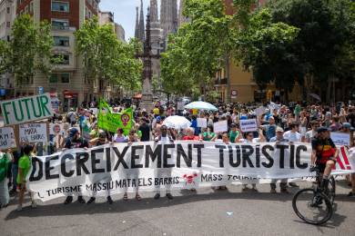 AP: Španělé nabíjejí vodní pistole a žehrají na dopady turistického ruchu