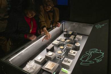 Výstava Šperk a figura v Praze představí téměř tři stovky šperkových děl