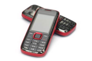 FT: Úředníci EU mají jezdit do USA jen se starými telefony, kvůli možné špionáži