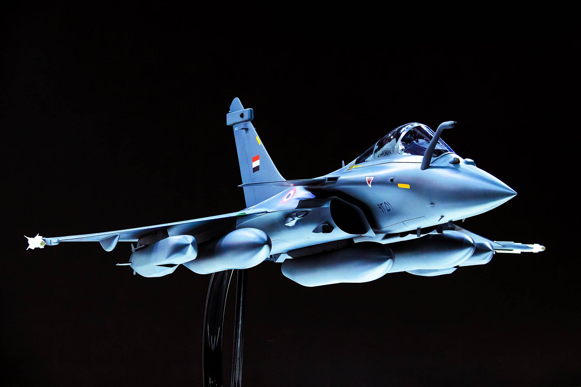 Francie umožní Ukrajině licenční výrobu zbraní, Kyjev nakoupí 16 letounů Rafale