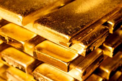 Cena zlata se vrátila nad 5000 dolarů, růst podporuje napětí mezi USA a Íránem