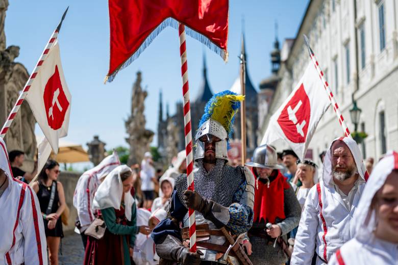 Kutnou Horu po roce oživilo Královské stříbření, rytíři se potýkají s vedrem Kutnou Horu po roce oživilo Královské stříbření, rytíři se potýkají s vedrem