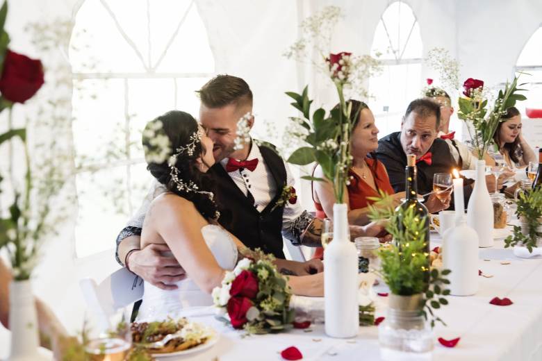 Češi preferují jednoduchou svatební výzdobu, častější jsou veganské pokrmy