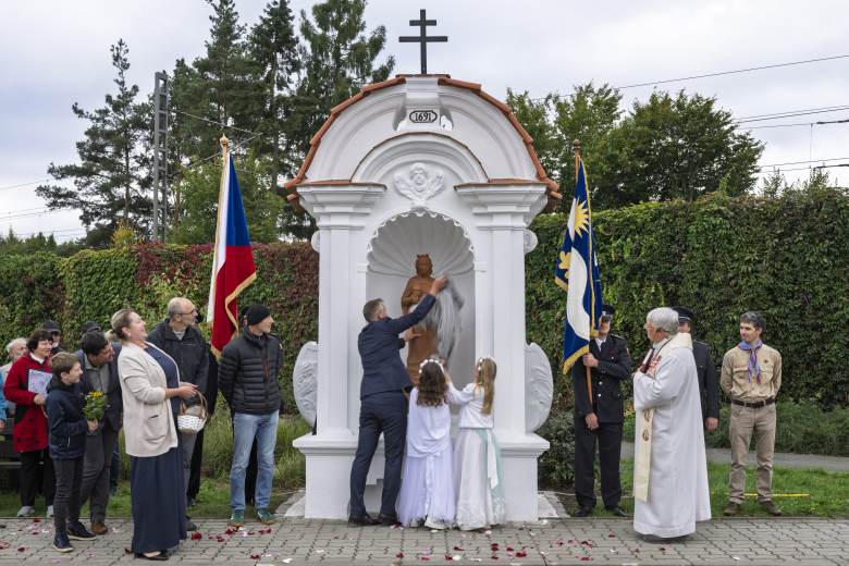 Do kapličky v Plané nad Lužnicí se po letech vrátila socha svaté Barbory