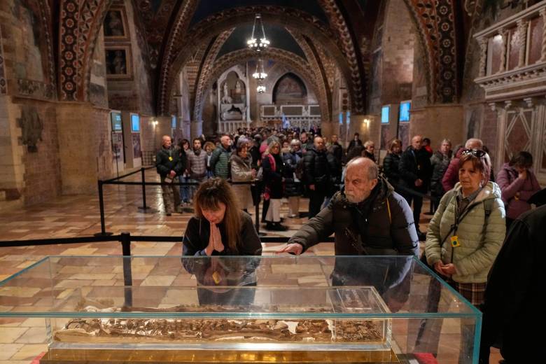 V italském Assisi jsou ode dneška měsíc vystaveny ostatky svatého Františka