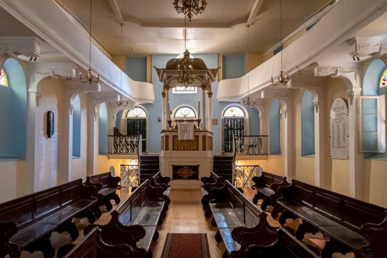 Židovské muzeum v Praze vrátilo Řecku 39 textilií z tamních synagog