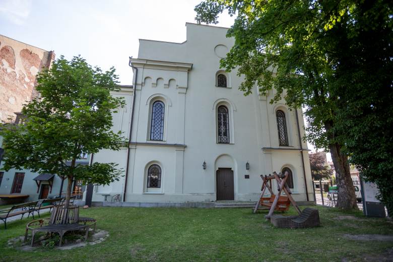 Krnovská synagoga je po povodni znovu otevřená, čeká na výmalbu interiéru Krnovská synagoga je po povodni znovu otevřená, čeká na výmalbu interiéru