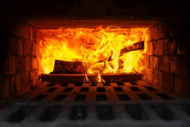 V Deštném v Orlických horách je možné ode dneška sledovat tavení skla dřevem