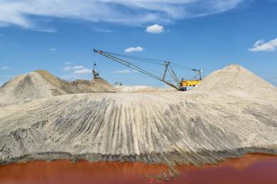 Ukrajina je otevřena možnosti těžby vzácných kovů s partnery, řekl Zelenskyj