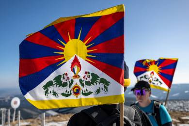 Na Sněžce zavlály tibetské vlajky, akce přilákala desítky lidí