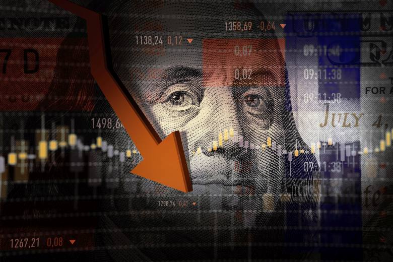 Americký dolar po rozhodnutí soudu USA o Trumpových clech oslabuje ke koši měn Americký dolar po rozhodnutí soudu USA o Trumpových clech oslabuje ke koši měn