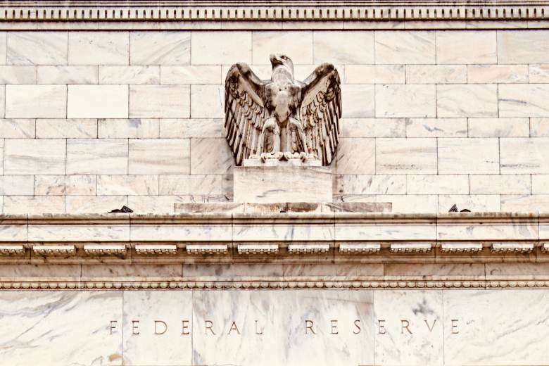 Fed snížil úroky o čtvrt procentního bodu do pásma 3,75 až 4,00 procenta Fed snížil úroky o čtvrt procentního bodu do pásma 3,75 až 4,00 procenta