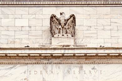 Fed snížil úroky o čtvrt procentního bodu do pásma 3,75 až 4,00 procenta