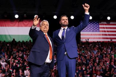 Viceprezident USA Vance v Budapešti podpořil Orbána před volbami a plísnil EU