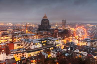 Politico: V Bruselu vládne politický chaos, přibývá násilí a dluhy rostou