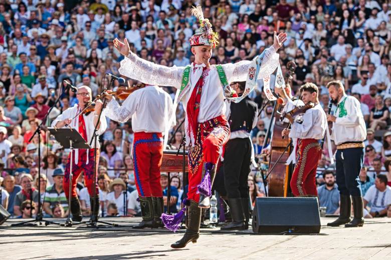 Nejlepší tanečníci verbuňku se předvedli plnému amfiteátru ve Strážnici