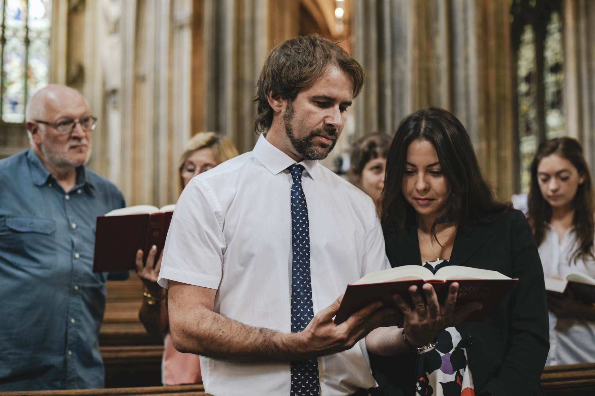  Británie víra církve společnost mládež 