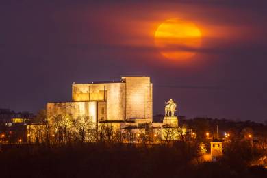 Téměř 700 vojáků na Vítkově převzalo ocenění za službu v zahraničních operacích