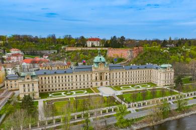Vláda je pro návrh na nahrazení služebního zákona normou s flexibilnějšími prvky