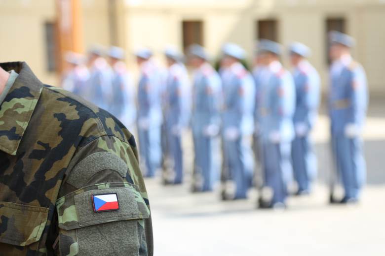 Zvýšení náborového příspěvku pro vojáky Senát schválil