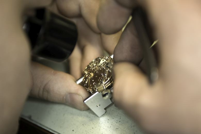 Firmě Elton hodinářská, výrobci hodinek Prim, v posledních letech roste produkce