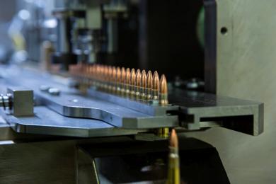 Zbrojní průmysl EU loni podle zpravodajců nedokázal pokrýt požadavky států