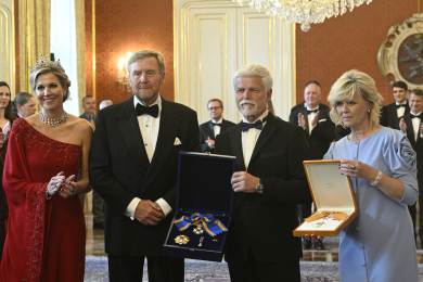 Prezident Petr Pavel a nizozemský král Willem-Alexander si vyměnili vyznamenání