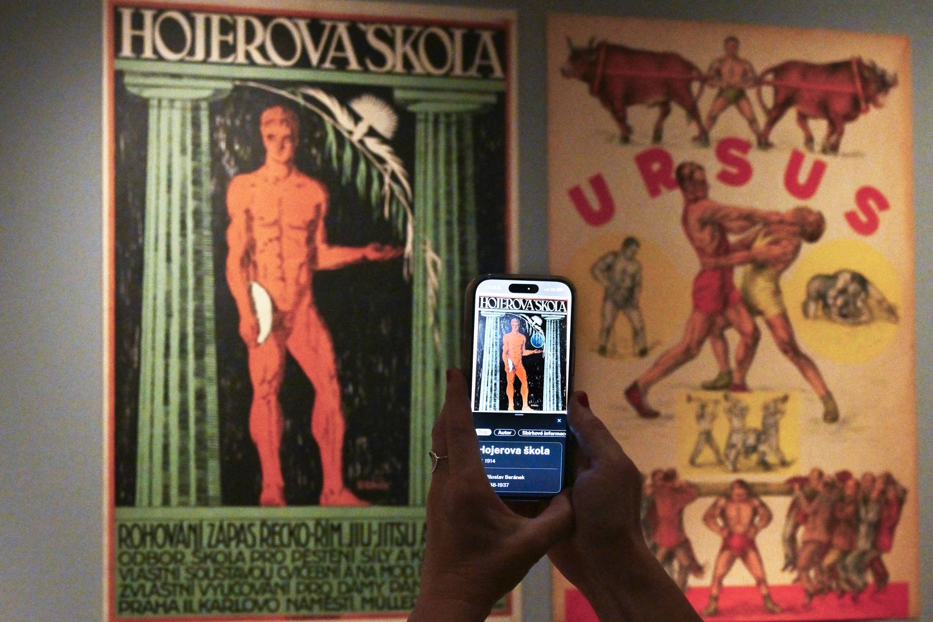 Plzeňská galerie vystavuje plakáty z jejich zlaté éry z let 1890 až 1938