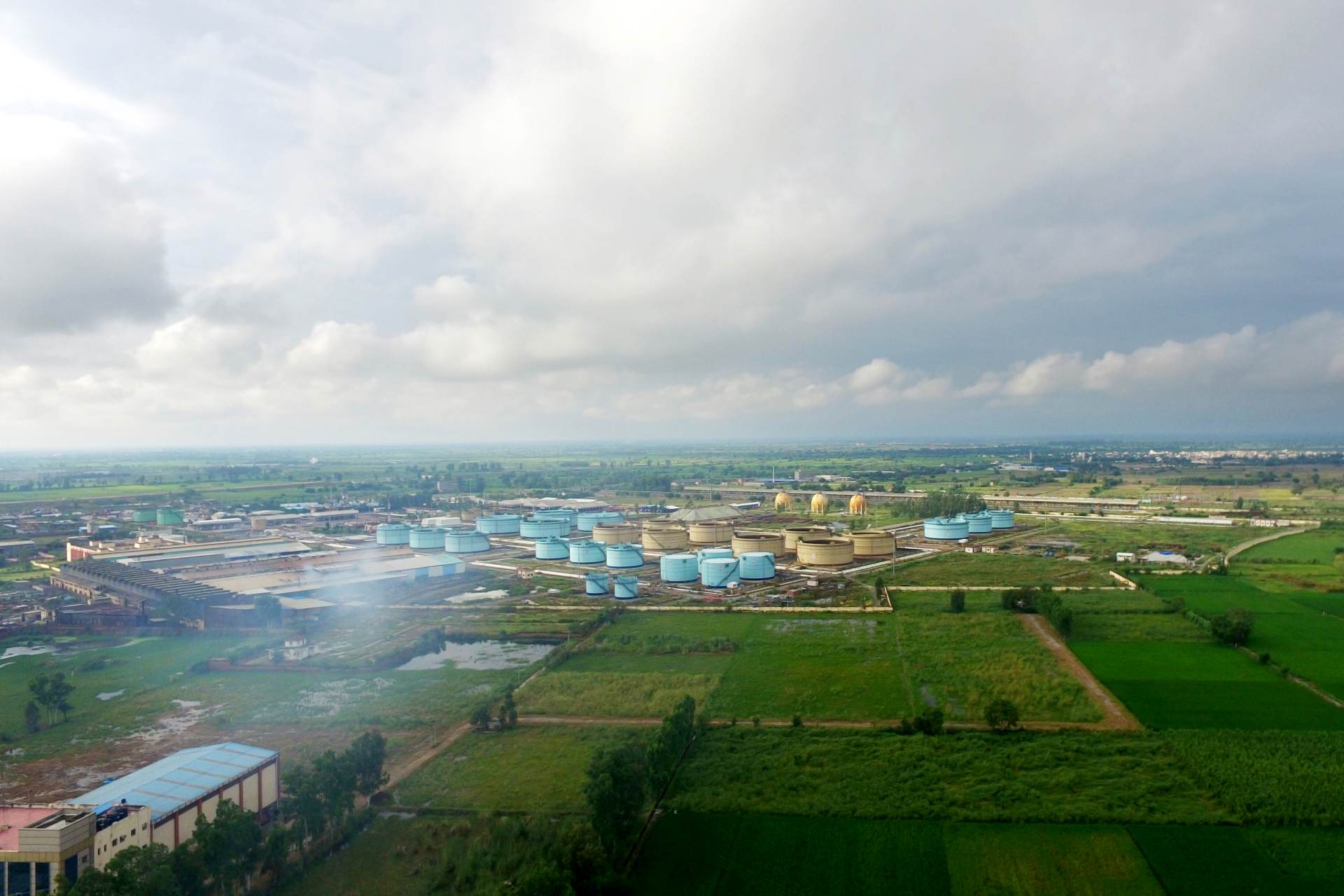 Některé indické rafinerie omezí nákup ruské ropy, tvrdí zdroje agentury Reuters