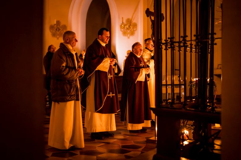 Na žďárské Zelené hoře oslavili věřící svátek svaté Lucie průvodem s lucernami