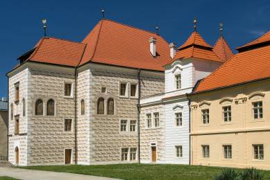 Želivský klášter vystavuje několik stovek betlémů, jsou z papíru, dřeva i chleba