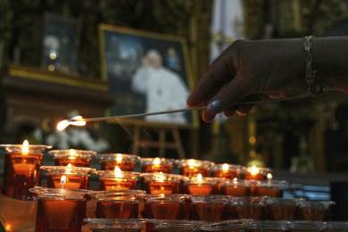 Dnes ráno zemřel papež František, světoví politici vyzdvihují jeho osobnost