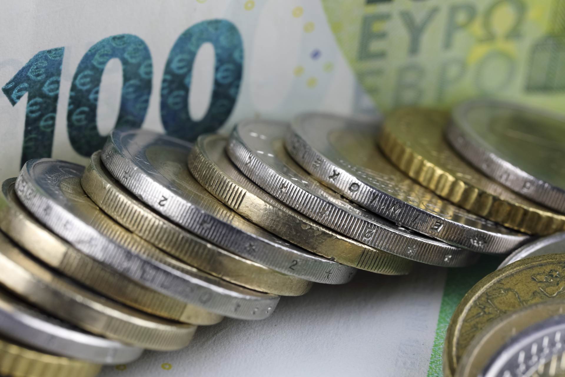 Vláda projedná vyhodnocení připravenosti Česka na zavedení eura