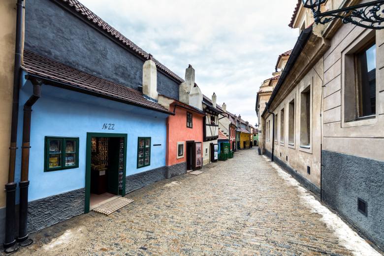 Obraz Antonína Slavíčka Zlatá ulička se dnes vydražil za 12,3 milionu Kč Obraz Antonína Slavíčka Zlatá ulička se dnes vydražil za 12,3 milionu Kč