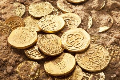 Cena zlata se vyšplhala na další rekord, zdolala 2200 USD za troyskou unci